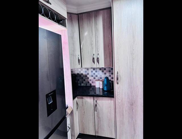 2 BEDROOM PROPERTY TO RENT IN FLEURHOF